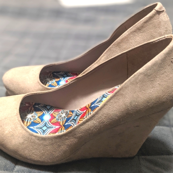 Madden Girl Wedges - Picture 3 of 7